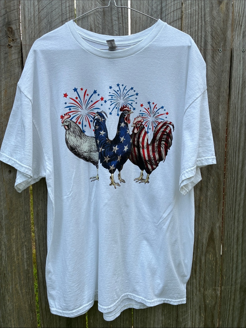 Women’s White Patriotic Rooster Graphic Tee 🐓 🐓 🎇